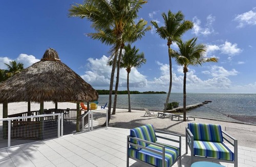 Islamorada Condo | Islamorada's Poolside Maison 302, a spacious 3BR condo with resort-style pool in scenic Islamorada.