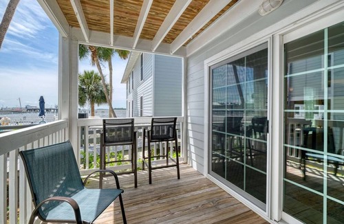 Cedar Key Condo | Island Place 102 Perfect Downtown Getaway w/Pool!