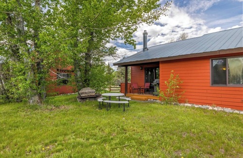 Clark House | Jack Rabbit - Experience the beautiful Elk River