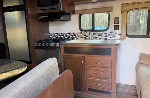 Gresham House | Jayco RV on Half Acre next to PeeDee River!