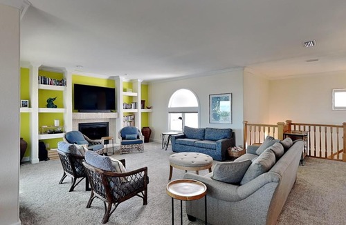 Crescent Beach House | Jeans Dream