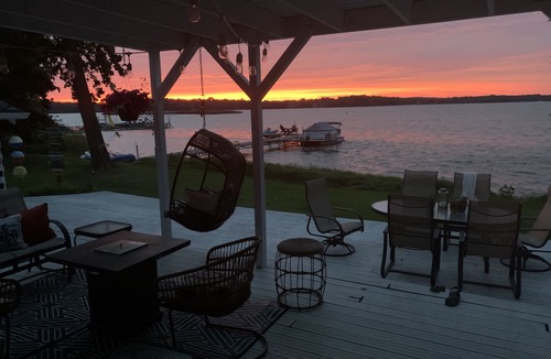 Independence Cabin | Just 6 Steps From Lake Independence! Great lake get-away near Minneapolis.