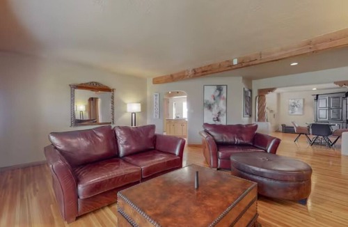 Uptown House | Kentucky Room1
