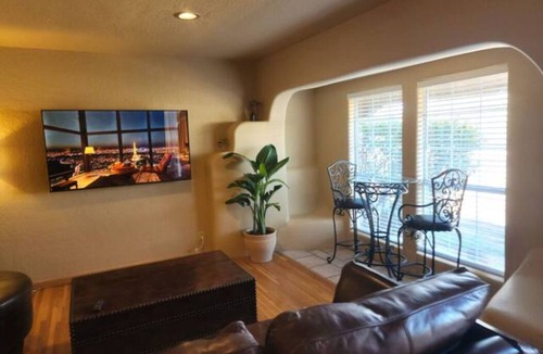 Uptown House | Kentucky Room1