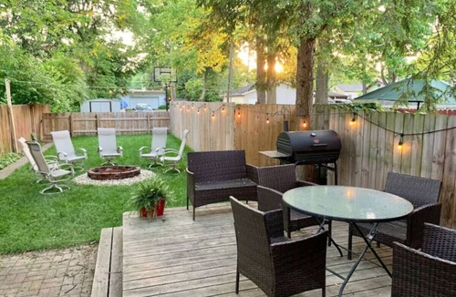 Meridian-Kessler House | *King Bed*Broad Ripple*Near Downtown*Bonfire*Patio