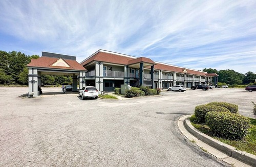 Ridgeway Apartment | King Bed Non-Smoking