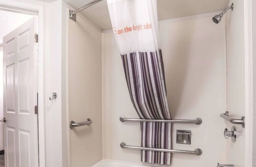 Woodlands Village House | King Bed Non-Smoking ADA Room at La Quinta Inn by Wyndham Flagstaff