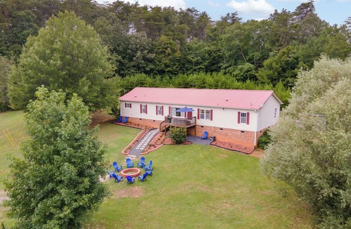 Madison House | King Bed Pet Friendly BBQ Grill Peaceful
