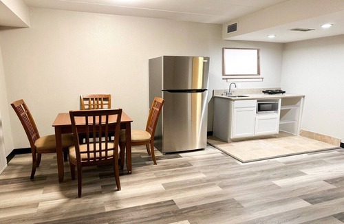 Tulsa Apartment | King Room with Kitchenette