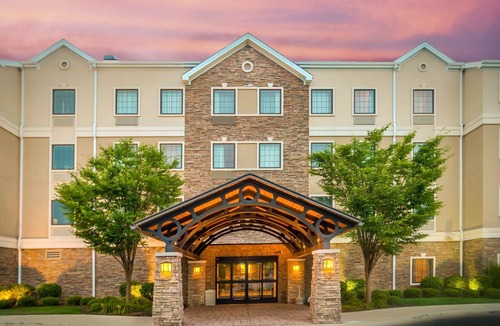Maumee Apartment | King Studio Suite | Free Breakfast & Pool