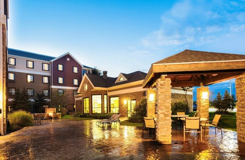 Maumee Apartment | King Studio Suite | Free Breakfast & Pool