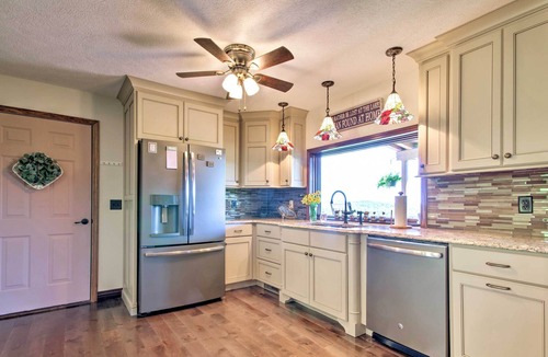 Mountain Home House | Lake Norfork Home w/Waterview Patio + Balcony