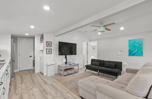 Plymouth Cottage | Lake View | Water Access | Deck | Firepit-AC-Kayak
