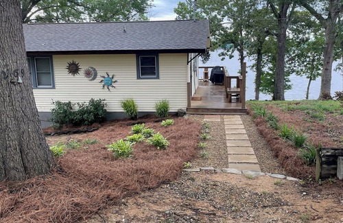 Ridgeway Cottage | Lakefront Cottage on Lake Wateree with Dock for Fishing, beautiful views & more!