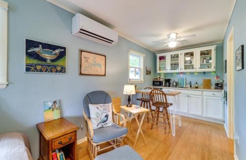 Beaver House | Lakefront Cottage by Little Golden Gate Bridge