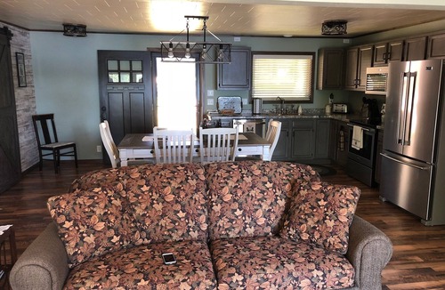 Crivitz Cottage | Lakefront cottage with beautiful sunset views - Perfect Summer getaway