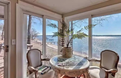 Liberty Hill House | Lakeside Luxe- 3 bedroom/3 bathroom- fully renovated