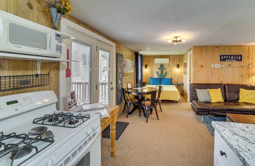 Kimberling City House | Lakeside Reeds Spring Home w/Deck & Pool Access!