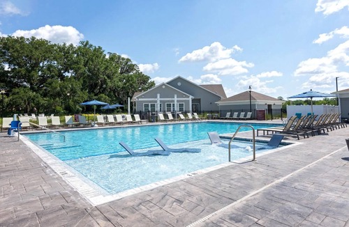 Newberry Apartment | Landing | Beautiful 1BD, Gym, Pool