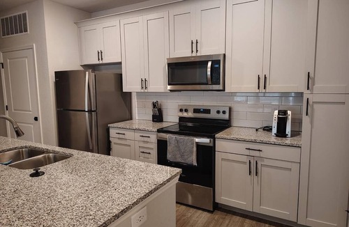 Newberry Apartment | Landing | Incredible 2BD, Pool, Gym