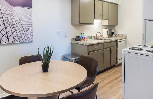 South Tulsa Apartment | Landing | Modern 1BD, Pool, Gym