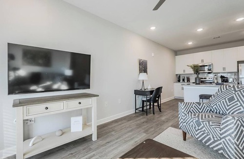 Fort Myers Apartment | Landing | Modern 1BD, Pool