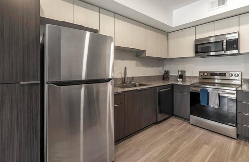 North Mountain Apartment | Landing | Spectacular 2BD, Pool, Gym