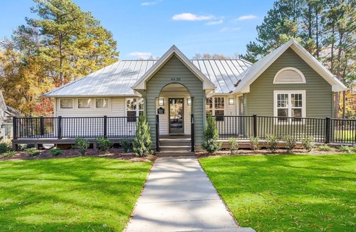 Crabtree Apartment | Landing | Spectacular 2BD, Gym, Tennis Court