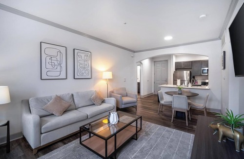 Corryville Apartment | Landing | Stunning 2BD, Gym, Pool
