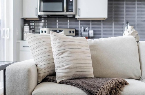 Downtown Apartment | Landing | Stunning Studio, Gym, Yoga Studio