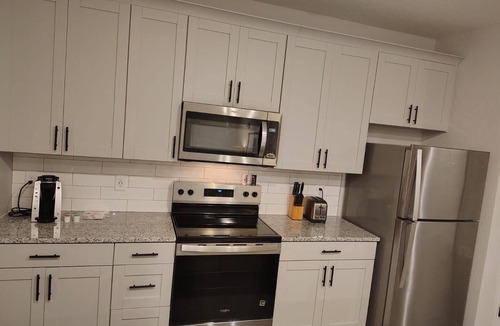 Newberry Apartment | Landing | Stylish 1BD, Gym, Pool