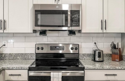 Fort Myers Apartment | Landing | Stylish 1BD, Yoga Studio, Pool