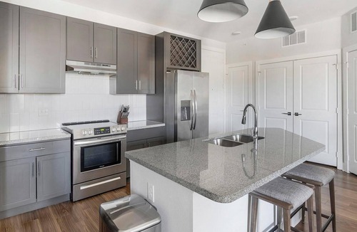Ferndale Apartment | Landing | Stylish 1BD, Pool, Yoga Studio