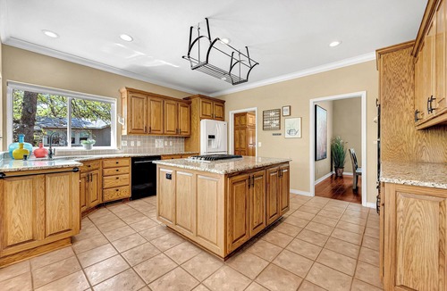 Lost Bridge Village House | Large 4 BR Beaver Lake Water Front Home - Kayaks, Fire Pit, Direct Water Access