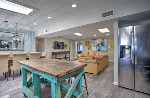 Riverside Terrace House | Large 7-bedroom, 4-bath house in NW Tucson - Pool, Pool Table, Sleeps 14+