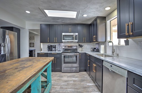 Riverside Terrace House | Large 7-bedroom, 4-bath house in NW Tucson - Pool, Pool Table, Sleeps 14+