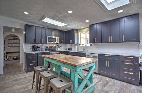Riverside Terrace House | Large 7-bedroom, 4-bath house in NW Tucson - Pool, Pool Table, Sleeps 14+
