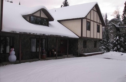 Huffman - O' Malley House | Large Anchorage Hillside Home - Great Rental Rates