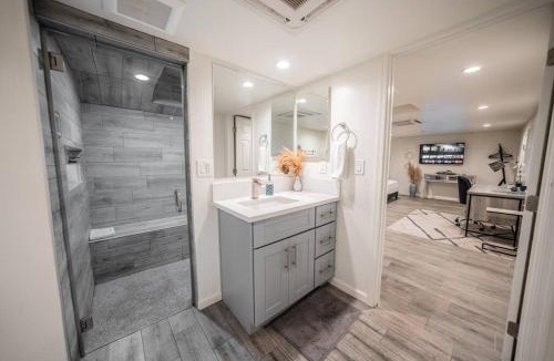 Gilbert House | LeFairview Chateau- Pickleball Heated Pool Jacuzzi