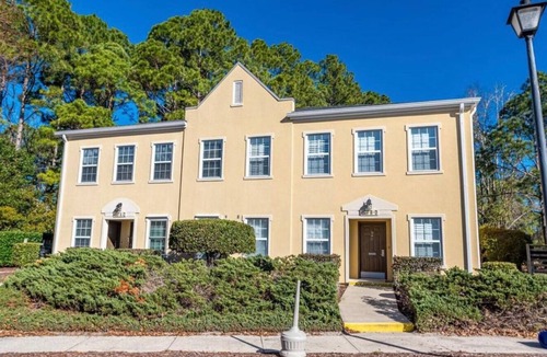 Red Hill Apartment | Legends Golf & Beach Getaway! A spacious 3-bedroom apartment.