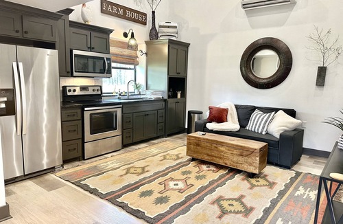 Lockesburg House | Lockesburg Loft 1 bed 1 bath