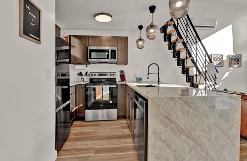 Babe Denny Cottage | Lofty cottage 3 min from Lucas Oil Stadium/downtown