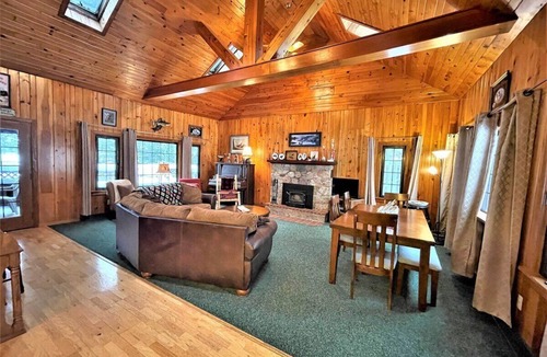 Butternut Cabin | Loon Landing on Schnur Lake