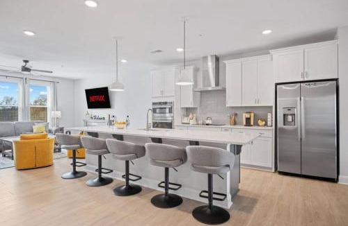 Wake Forest House | Lux Downtown Condo Rooftop Terrace EV Charger!
