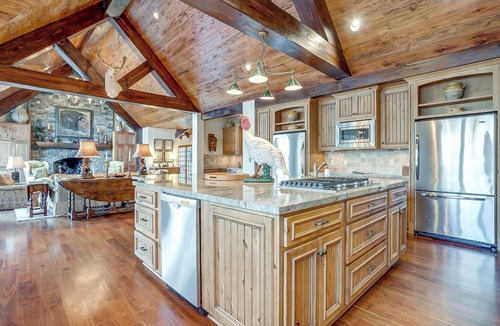Boswell House | LUX Ranch on 2,600 acre playground! Swim Fish Hunt