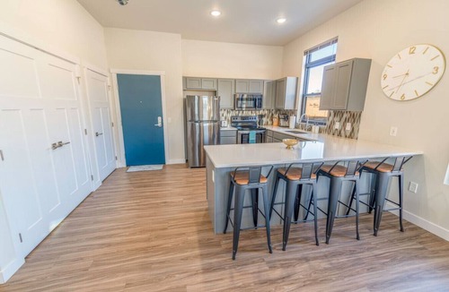Downtown Eau Claire Apartment | Luxe 2 Bed Suite | Downtown Comfort + Parking