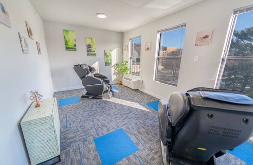 Downtown Eau Claire Apartment | Luxe 2 Bed Suite | Downtown Comfort + Parking