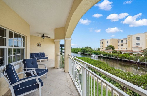 Osprey Condo | Luxurious 3/2 Waterfront Retreat in Osprey, FL!