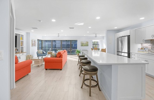 Sanibel Condo | Luxury Beachfront Escape with Designer Touches -Kings Crown 110- Sanibel