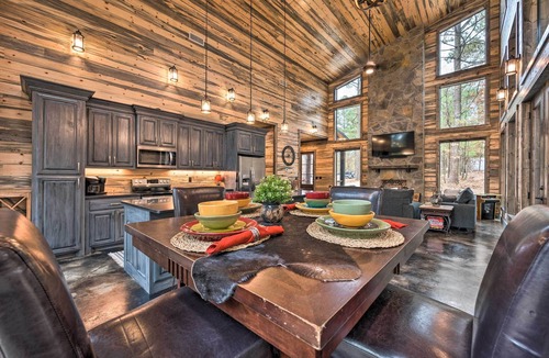 Broken Bow Cottage | Luxury Cabin in the Woods w/Hot Tub & Yard Games!